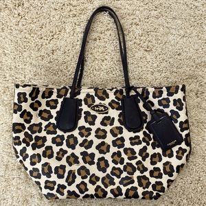 Coach Taxi Tote in Ocelot Print. Large. F33851.